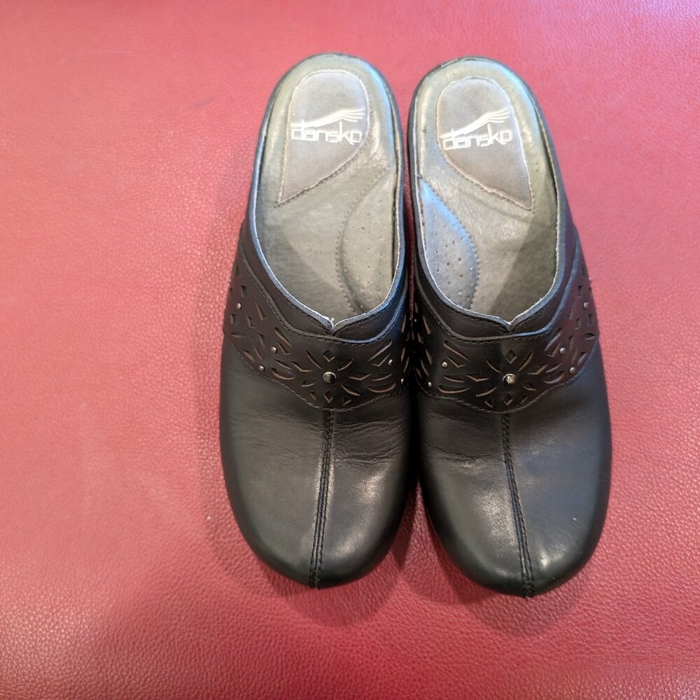 Dansko 38 Black leather clog / mule